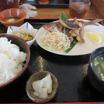 グルクンの唐揚げ定食