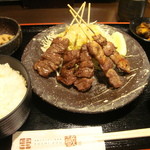 串蔵 - 牛ハラミと牛タン串焼き定食910円