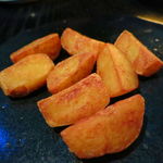 ラ・ボンヌターブル - スモークしたキタアカリのフライドポテト