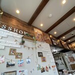 麺屋 一翔 - オシャレな店内、トイレには、子供のオムツ替え台もありますよ