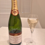 フランス料理 タンモア - 〈泡 「ドメーヌマルタン ペールデロシェット」(ロワール、グロプラン主体）〉