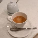 フランス料理 タンモア - ◎お茶菓子：焼きたてガトーナンテ、塩バターキャラメルのアイスとコーヒー