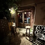 English BAR THE KING  - 