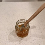 フランス料理 タンモア - ◎お茶菓子：焼きたてガトーナンテ、塩バターキャラメルのアイスとコーヒー