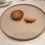 フランス料理 タンモア - ◎お茶菓子：焼きたてガトーナンテ、塩バターキャラメルのアイスとコーヒー