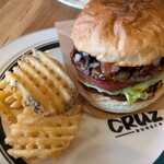 CRUZ BURGERS & CRAFT BEERS - 