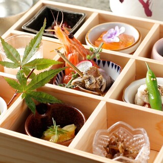 酒肴盛り合せ（季節の前菜９種ちょっとづつの一皿盛り合わせ）