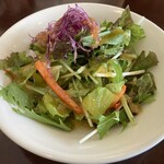 食事館八幡太郎 - 新鮮サラダアップ