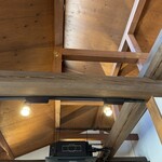 あげ丼CYAYA よし - 逆側からも素敵な梁♪