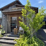 天然こうぼぱん とことこ - 酷暑さゆりの「とことこ」さんの佇まい^_−☆