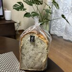 天然こうぼぱん とことこ - モンステラも、大きく育ち間下このみm(._.)m