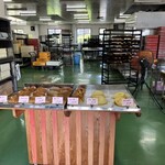 天然こうぼぱん とことこ - 3代目のパン工場、どんどん焼き上がるパン達(^o^)