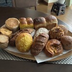 天然こうぼぱん とことこ - 毎月の新人パン達に逢うのが、楽しんご屋根(*'▽'*)