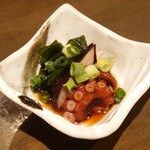 飲んべぇ食堂 らくだ屋 - お通し（たこポン酢）
