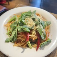 渋谷アチェーゾ - パスタA  あさり・ほうれん草・香草パン粉のトマトパスタ　1,000円