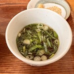 純手打 うどん 勝一 - 冷し 390円 (つゆ)