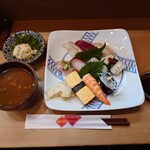 松園 - 料理写真:●おまかせランチ（握り10貫）　1,200円

を注文してみた

■茶碗蒸しは＋200円で注文できる