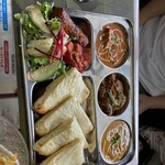 ピンクシティジャイプール - ランチセット。チーズナンに変更