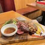 肉と僕と私 八重洲日本橋店 - 