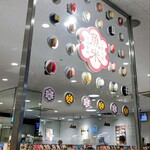 魚べい - 店内装飾。