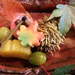 和 あすか - 毬栗／裏漉し薩摩芋の素麺毬栗揚げ、楓／裏漉し薩摩芋レモン、柿／ウズラ、松の葉／素麺素揚げ