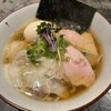 RAMEN ICHI - 低温調理チャーシュー、味玉、雲呑、海苔、刻みネギ、カイワレと具材もフルスペック！