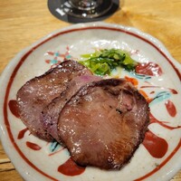 肉寿司 肉和食 KINTAN コレド室町 - タン焼き