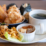 cafe Clematis - 料理写真:2025.8 おむすび3個プレート（1,150円）