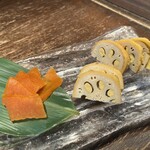 九州の旨かもん 旨か酒 くすお - 珍味2品　辛子蓮根と…なんだっけ？