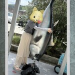 小田原漁港 とと丸食堂 - 妻、大きな魚を捕まえる