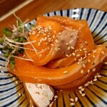 スタンドひがし - サーモンユッケ