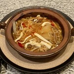 梨杏 - ふかひれ入り四川風辛味スープあんかけ炒飯 土鍋仕立て
