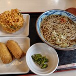 そばの神田 - 料理写真:かけ温そば、野菜かき揚げ、いなり