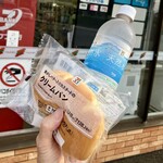 セブンイレブン - 料理写真:7プレミアム天然水108円
7プレミアムクリームパン138円