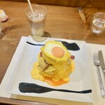 紅鶴 - ・アイスカフェラ・テ
・パンケーキ ベーコンと目玉焼き