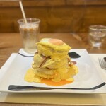 紅鶴 - ・アイスカフェラ・テ
・パンケーキ ベーコンと目玉焼き