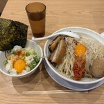 麺屋しずる 安城店 - ピリ辛TKG(たまごかけごはん) と まぜそば 並盛 麺1玉(350g) ランチサービス 味玉