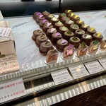 プレスキルショコラトリー - 次はカシスラベンダーを食べてみよう。