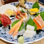 札幌海鮮丼専門店 すしどんぶり - これで、2人分の量なの( * ॑꒳ ॑*)