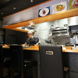 記念日や普段使いにも◆全席カウンターの落ち着いた雰囲気