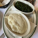 Wolfgang's Steakhouse by Wolfgang Zwiener - 付け合わせのマッシュポテトとほうれん草