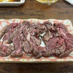 桐林もつ焼 - 牛刺しハーフ