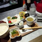 ほびーい喫茶店 - 納豆ハンバーグ定食 (値段お任せ)