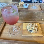 香豆珈琲 - ピンクレモンスカッシュとブルーベリーのスコーン