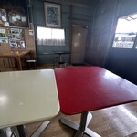 菊水苑 - 室内の席は冷房が効いてて涼しいですよ。