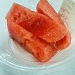 さわみつ青果 ルミネ大宮店 - 水分補給に購入したカット、スイカ。糖度11度