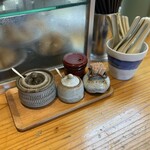 葉隠うどん - 卓上調味料　粗挽き唐辛子、柚子胡椒、粉唐辛子