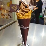 GODIVA - ソフトクリーム ダブルチョコレート(コーン)