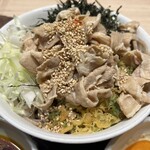 なぜ蕎麦にラー油を入れるのか。 五反田店 - 