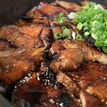 炭焼豚丼 豚野郎 - 中豚丼のアップ